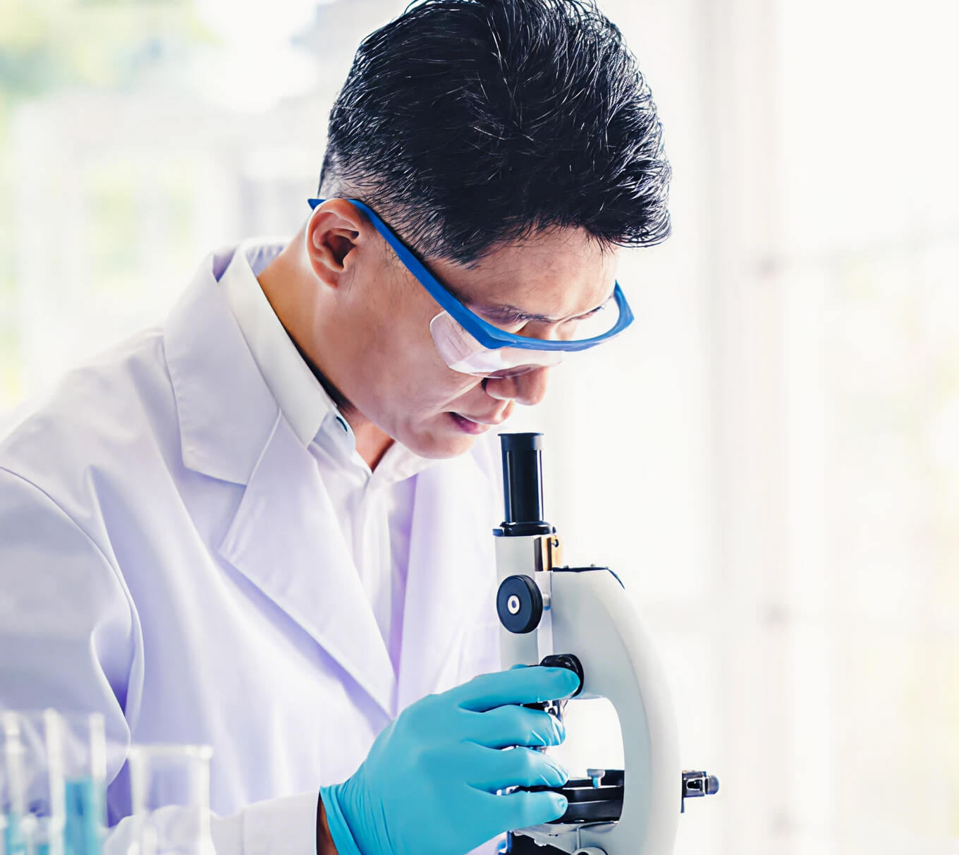 培训人力,为当地社会经济发展提供熟练的工程师、技术人员和工人。